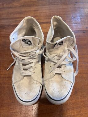 Vans Sk8-Hi high-top Sneakers in Off White Women’s 7